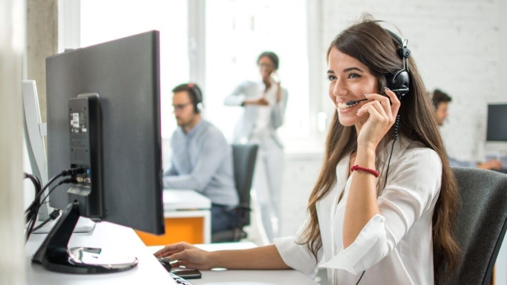 woman working on remote it support helpdesk
